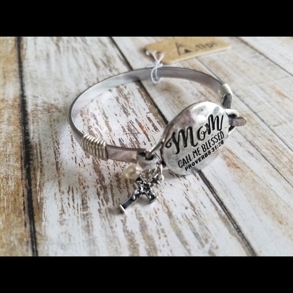 ⭐️3/$25⭐️ “MOM” call me blessed bracelet - Picture 4 of 7